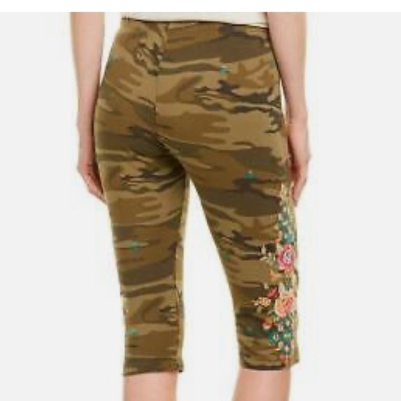 BNWT Johnny Was Embroidered Camo Legging bike short Sz S - Picture 5 of 7